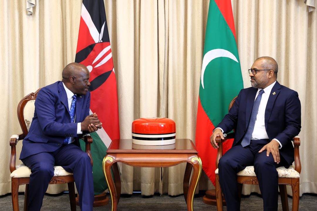 ކެންޔާ ސަރުކާރުން ދިވެހިރާއްޖެއަށް ކަނޑައެޅުއްވި އާ ސަފީރު، ޚާރިޖީ ވަޒީރުގެ އަރިހަށް އިޙުތިރާމުގެ ޒިޔާރަތެއް ކުރައްވައިފި
